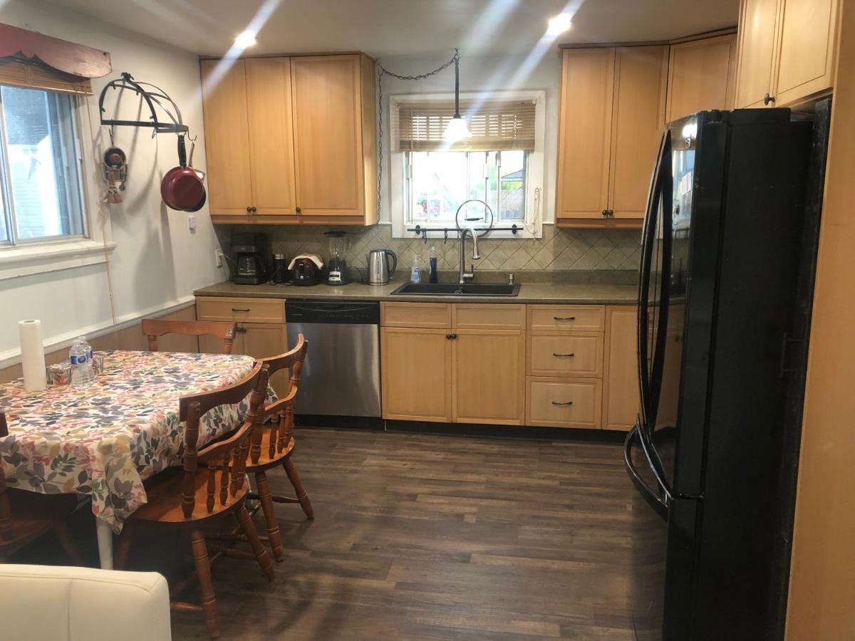 Entire Detached 3-Bedrooms Cute Home In Cornwall Area Экстерьер фото